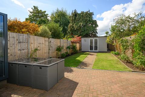 undefined, Cottimore Avenue, Walton-on-Thames, KT12