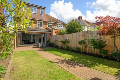 undefined, Cottimore Avenue, Walton-on-Thames, KT12