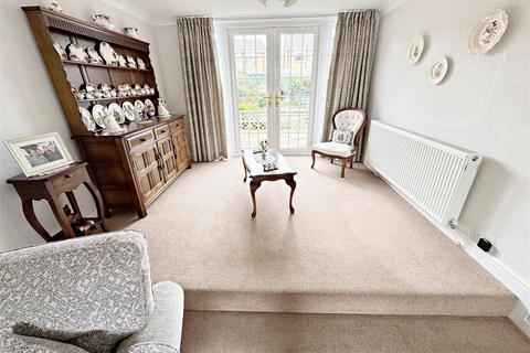 3 bedroom semi-detached house for sale, Queen Mary Avenue, Cleethorpes, N.E. Lincs, DN35 7SX