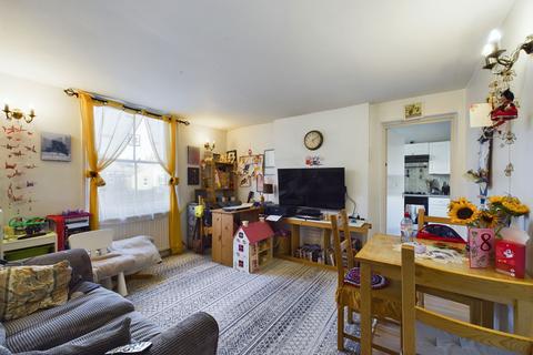 Flat 2, 10 Ramsden Road, London, N11 3JE