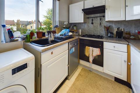 Flat 2, 10 Ramsden Road, London, N11 3JE