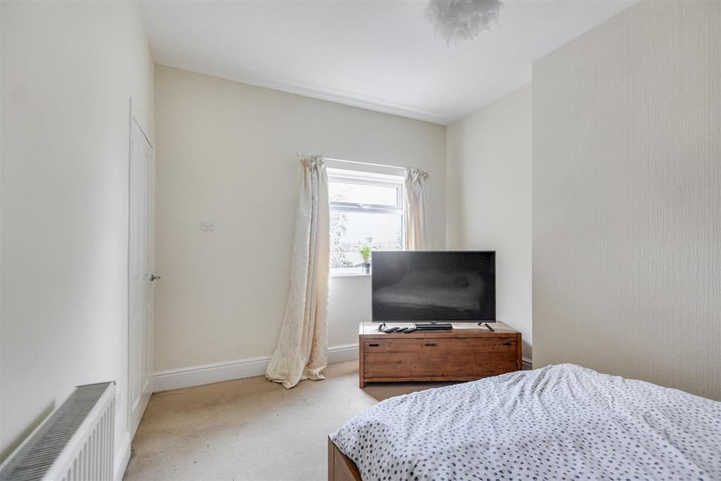 Bedroom 1 2.jpeg