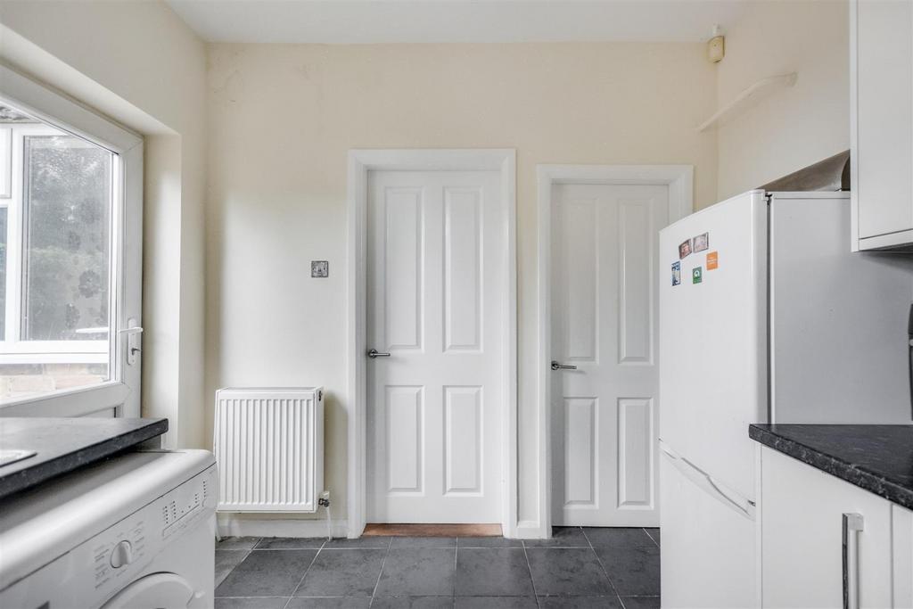 Kitchen 2.jpeg