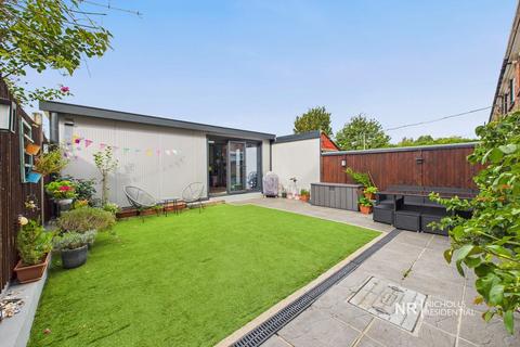 114 Phipps Bridge Road, London, SW19 2SU