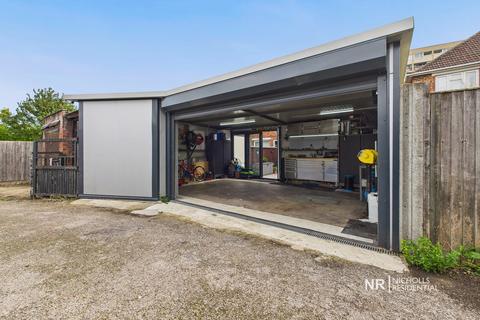 114 Phipps Bridge Road, London, SW19 2SU
