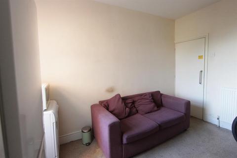 3 bedroom terraced house for sale, Bellhouse Road, Sheffield, S5 6HT