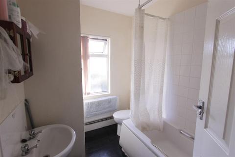 3 bedroom terraced house for sale, Bellhouse Road, Sheffield, S5 6HT