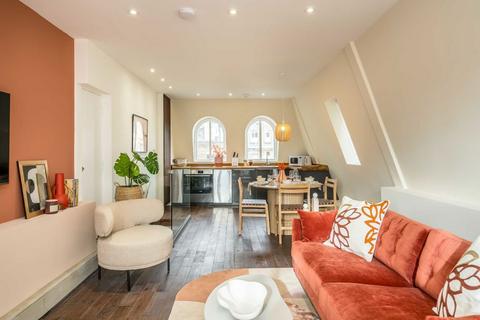 2 bedroom flat to rent, Curzon Street, London W1J