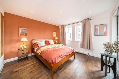 2 bedroom flat to rent, Curzon Street, London W1J