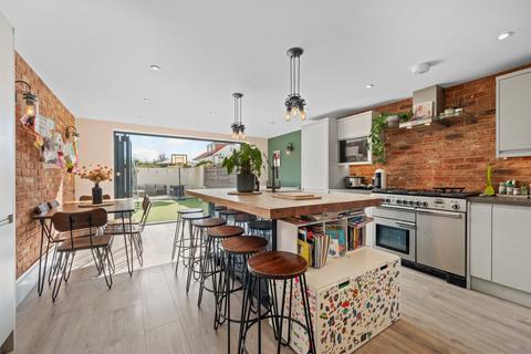 3 bedroom end of terrace house for sale, Green Lane, Hersham Village, KT12