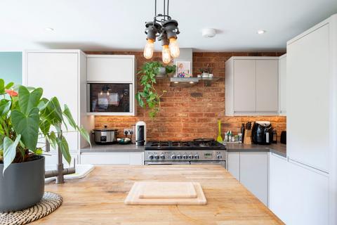 3 bedroom end of terrace house for sale, Green Lane, Hersham Village, KT12