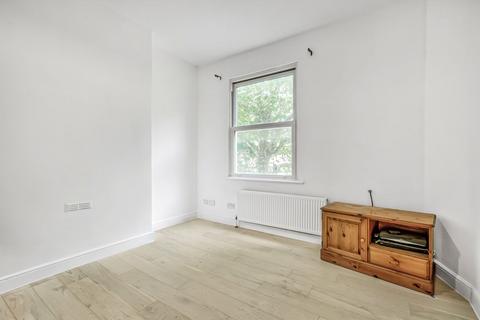 2 bedroom flat to rent, Loftus Road, London W12