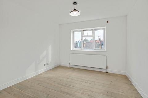 2 bedroom flat to rent, Loftus Road, London W12