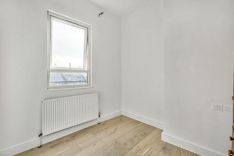 2 bedroom flat to rent, Loftus Road, London W12