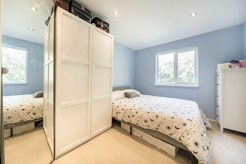1 bedroom flat for sale, Stevenson Crescent, London SE16