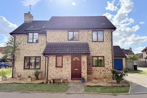 4 bedroom detached house for sale, Millfield Drive, Stowmarket IP14