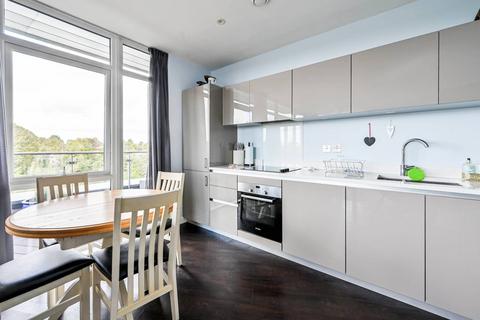 2 bedroom flat for sale, Sycamore Avenue, Woking, GU22
