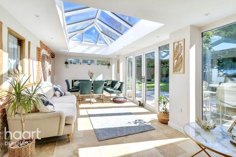 6 bedroom detached house for sale, Market Street, Shipdham