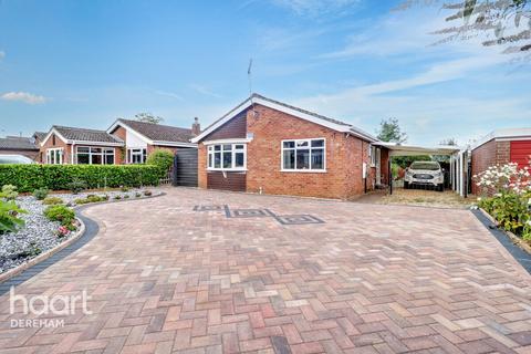 2 bedroom detached bungalow for sale, St Andrews Close, Holme Hale