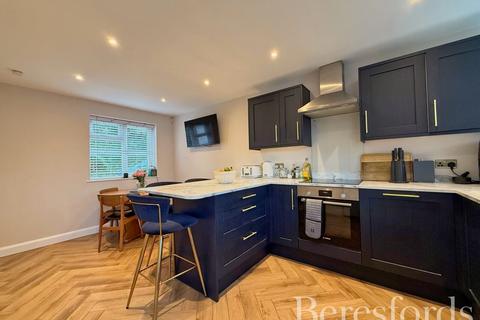 3 bedroom terraced house for sale, Carisbrooke Close, Hornchurch, RM11