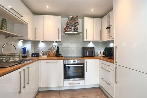2 bedroom flat for sale, Metro Apartments, Woking GU21