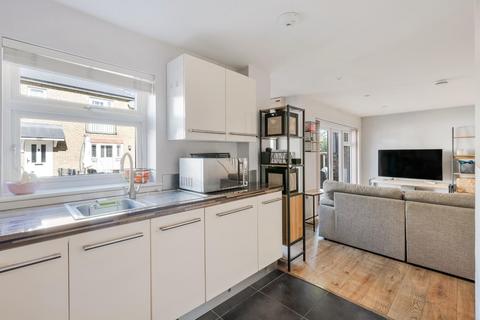 4 Crystal Place, Worcester Park, KT4 8QN