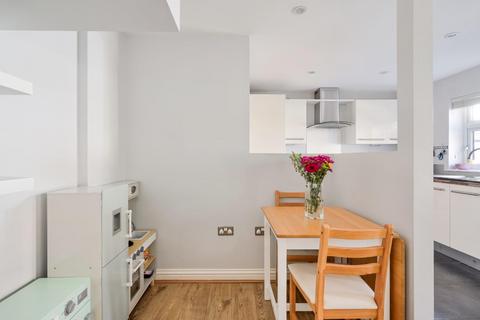 4 Crystal Place, Worcester Park, KT4 8QN