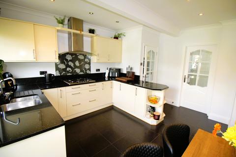 3 bedroom detached house for sale, Freshfields Avenue, Upminster RM14