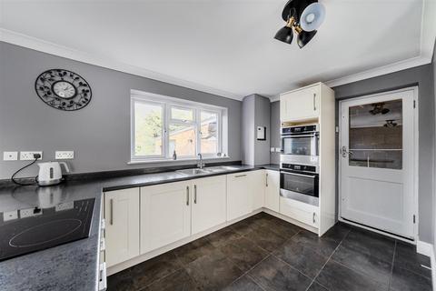 4 bedroom semi-detached house for sale, Neville Close, Penenden Heath