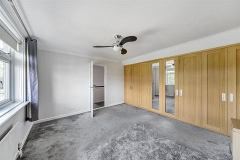 4 bedroom semi-detached house for sale, Neville Close, Penenden Heath