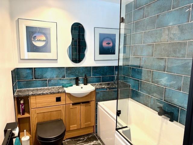 10 Dovecote Bathroom.jpg