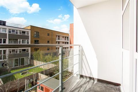 3 bedroom flat to rent, Treby Street, Mile End, E3