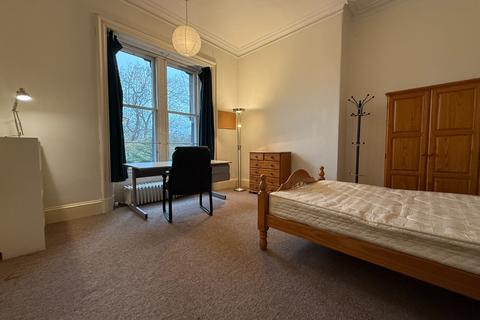 4 bedroom flat to rent, Marchmont Road EH9