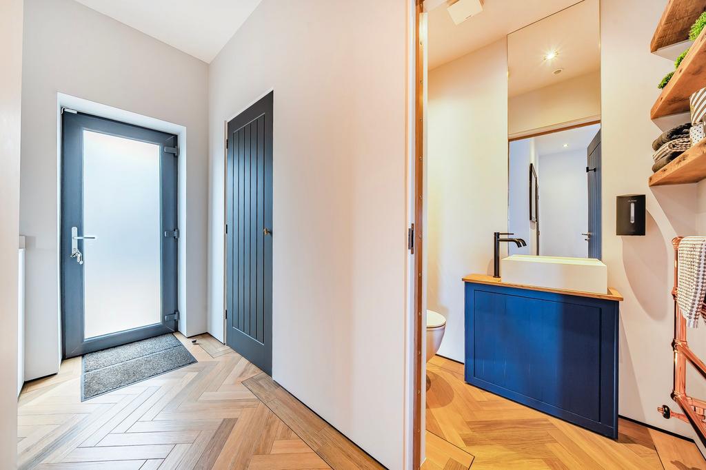 Side Access/Wc