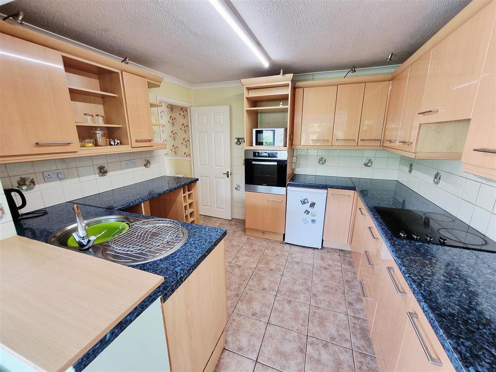 Kitchen 1.jpg