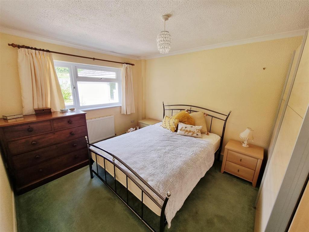 Bed 1.jpg