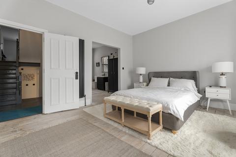 undefined, Ingersoll Road, London, W12