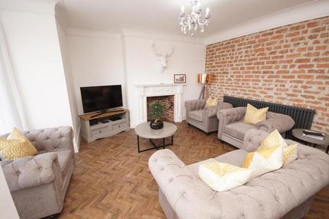 3 bedroom apartment to rent, Promenade, Southport PR8