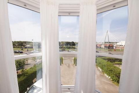 3 bedroom apartment to rent, Promenade, Southport PR8