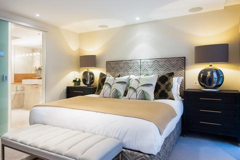 3 bedroom flat to rent, Young Street, Kensington, London, UK, W8