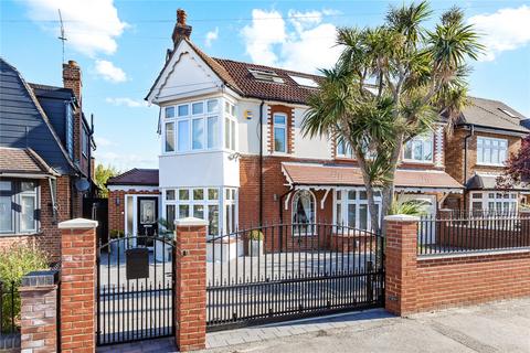 8 Walden Road, Hornchurch, RM11 2JT