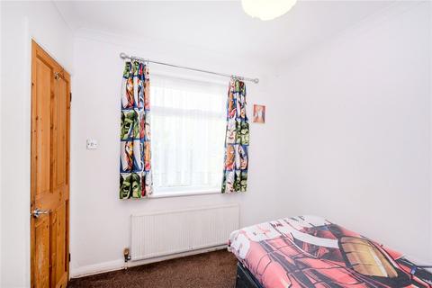 62 Grantham Gardens, Romford, RM6 6HJ