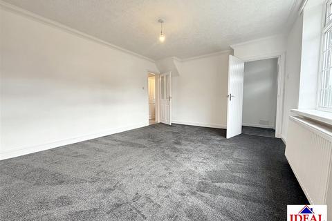 27 Cemetery Road, Woodlands, Doncaster, DN6 7RX