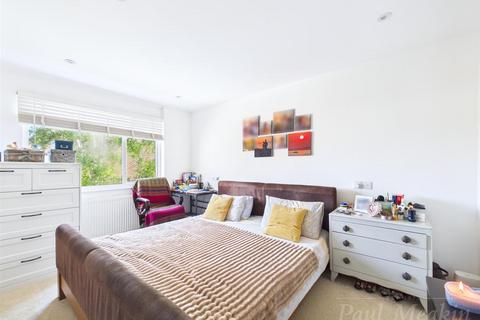 31 Viney Bank, Croydon, CR0 9JS