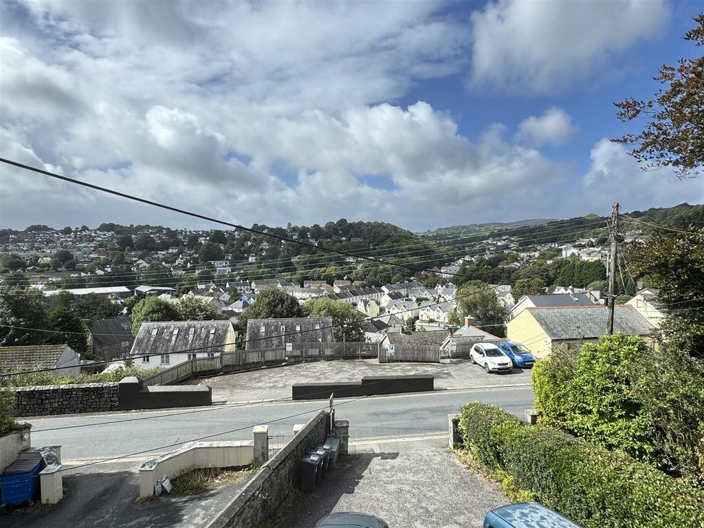 View To Front From 1st Floor
