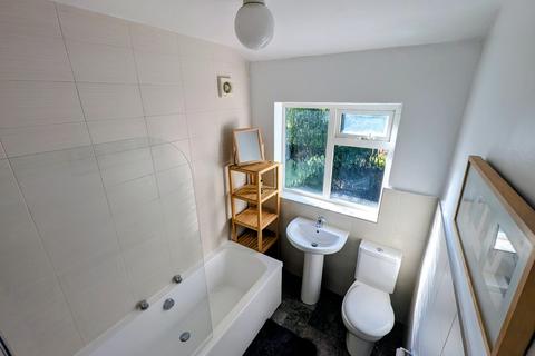 3 bedroom house to rent, Kelso Gardens, Woodhouse, Leeds