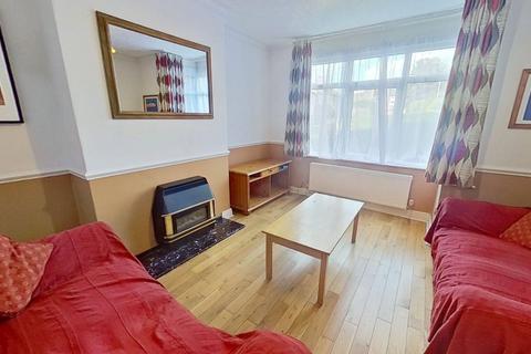 3 bedroom semi-detached house to rent, Kelso Gardens, Leeds, West Yorkshire