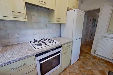 3 bedroom semi-detached house to rent, Kelso Gardens, Leeds, West Yorkshire