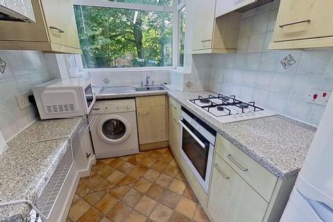 3 bedroom semi-detached house to rent, Kelso Gardens, Leeds, West Yorkshire