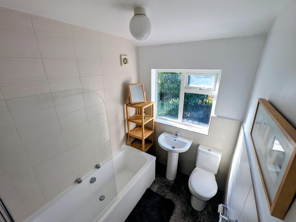 58 Kelso Gardens Bathroom